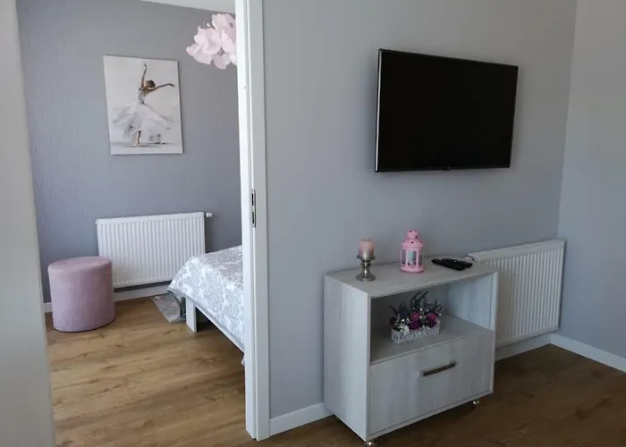 Malinowy Zakatek Triventi Mountain アパート *